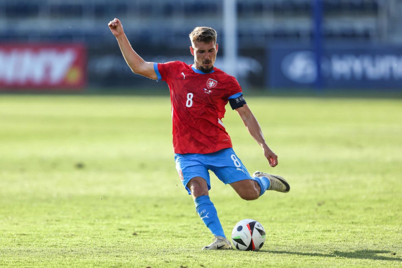 Czech star midfielder out of euros after cycling accident