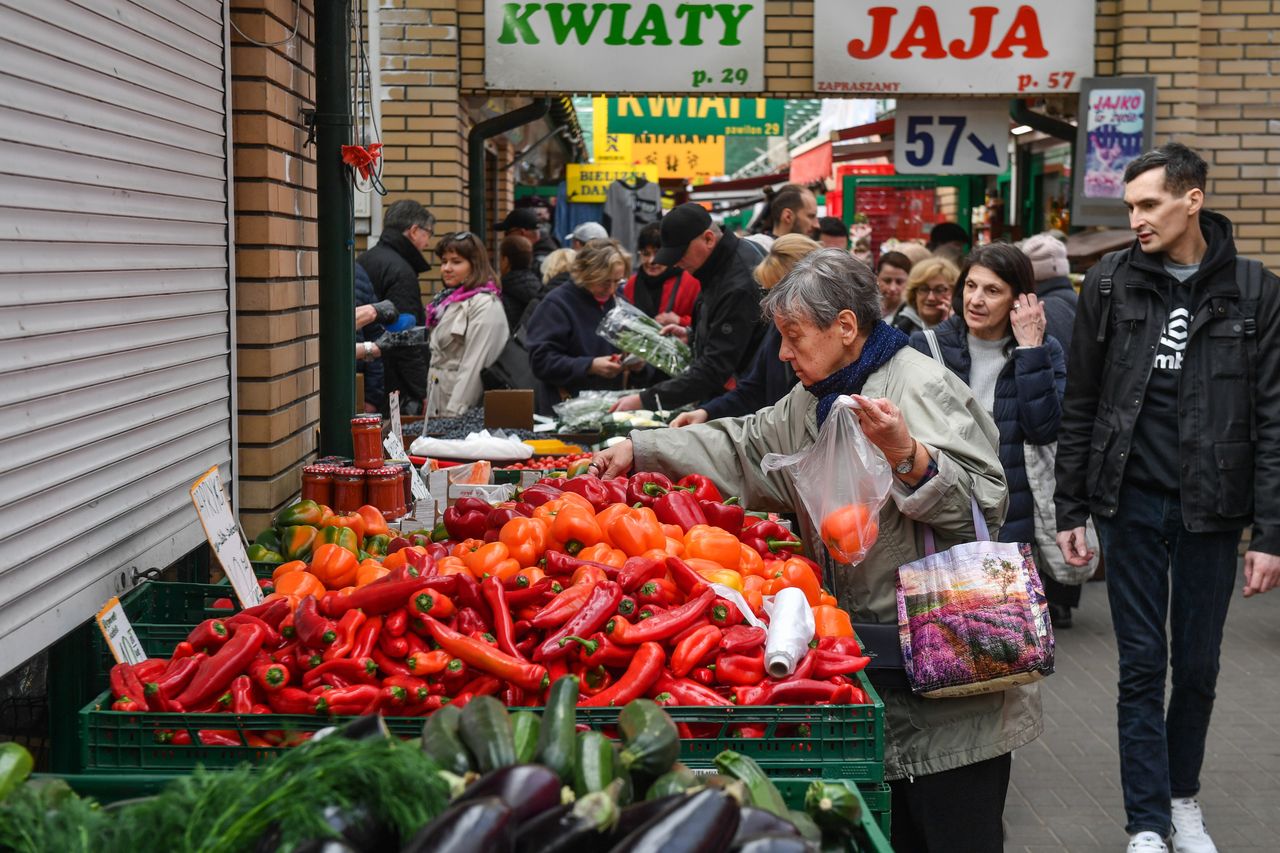Praca w Wielki Piątek. Nowy sondaż ujawnia opinie Polaków