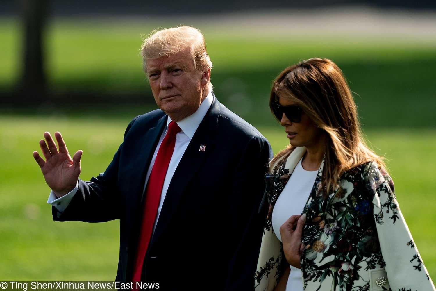 Melania Trump w obcisłej sukience i modnym płaszczu