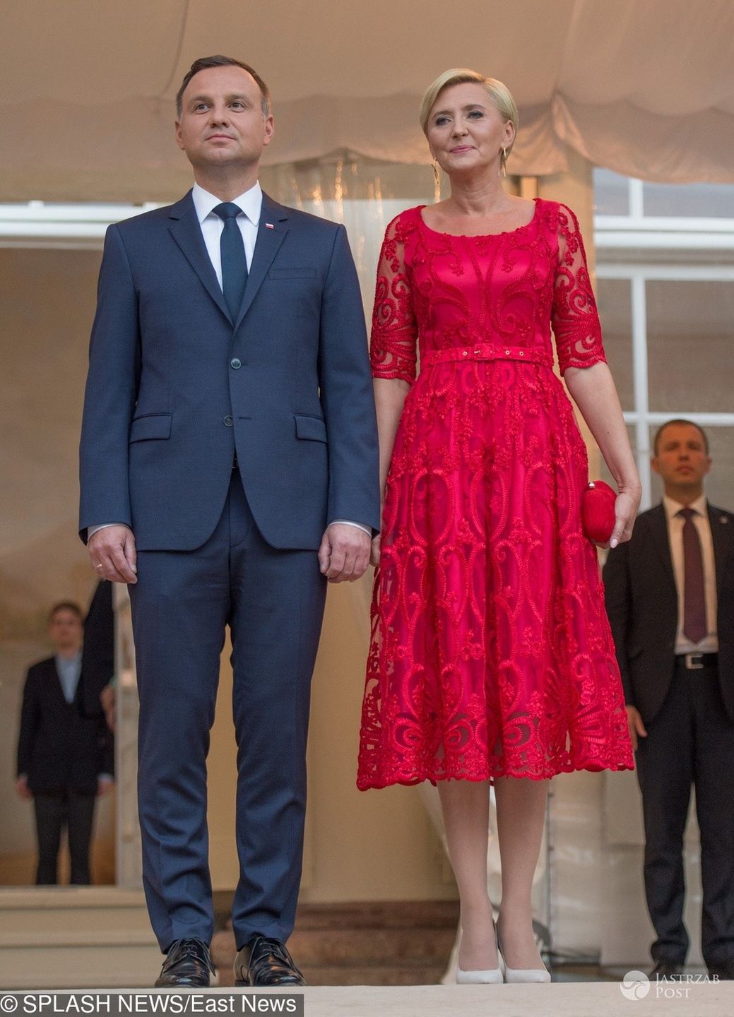 Agata Duda w czerwonej kreacji Eli Piorun na spotkaniu z księżną Kate