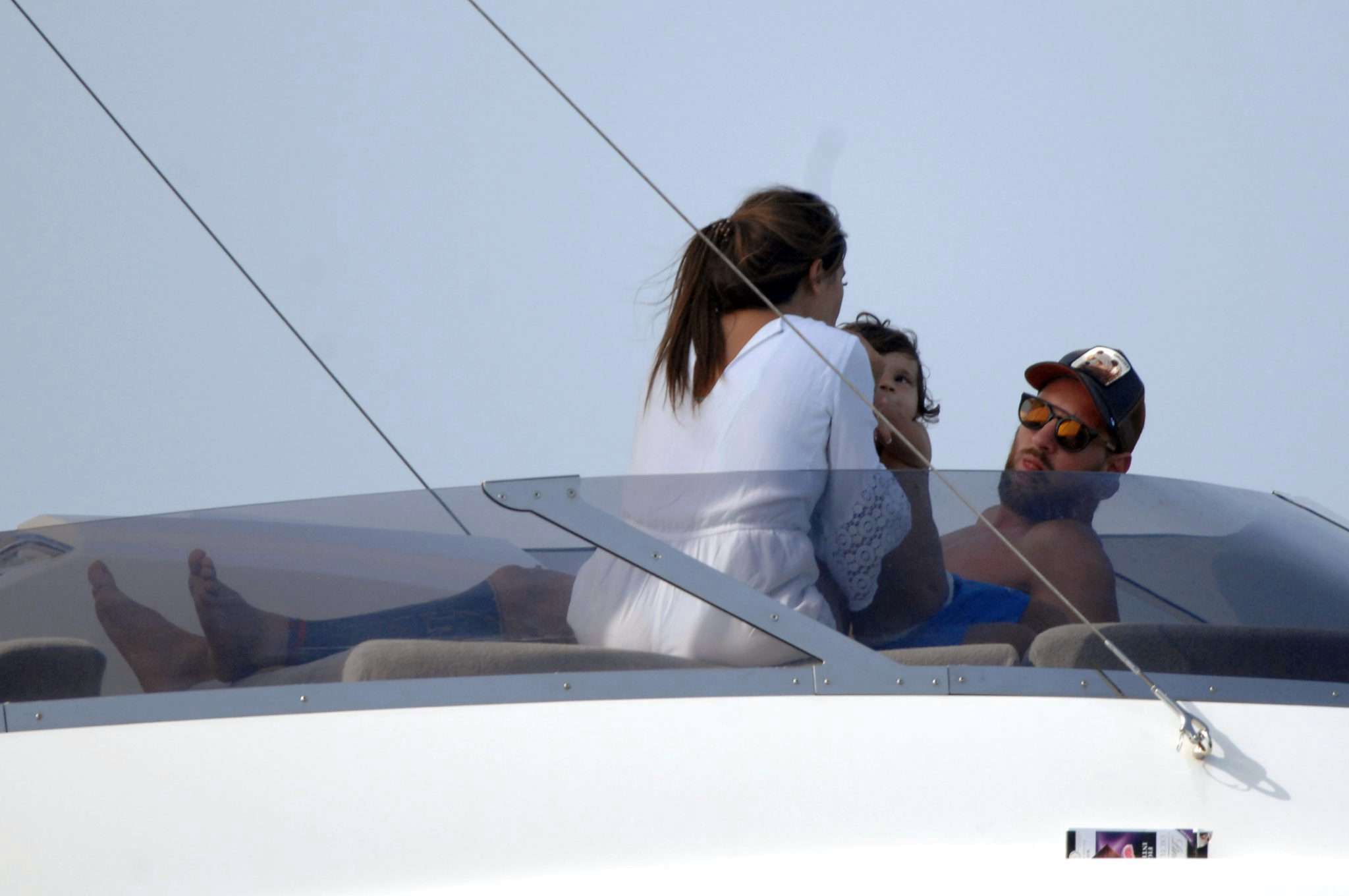 Leo Messi z żoną i dzieckiem na wakacjach na prywatnym jachcie