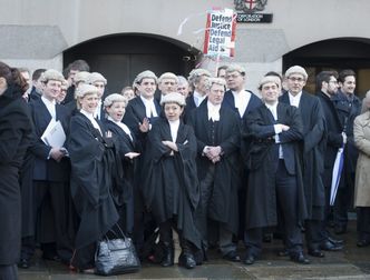 Cięcia w Wielkiej Brytanii. Na znak protestu adwokaci sparaliżowali sądy