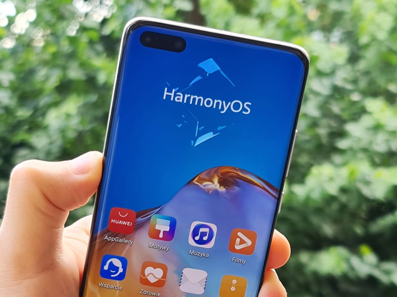 Huawei zmienił zdanie. System HarmonyOS trafi na smartfony