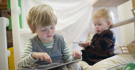 Polskie przedszkolaki i ekrany. Wszystko przez stres