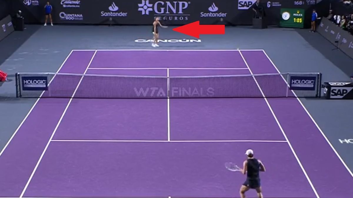 Zdjęcie okładkowe artykułu: Twitter / WTA / Na zdjęciu: Aryna Sabalenka bezradna po zagraniu Igi Świątek