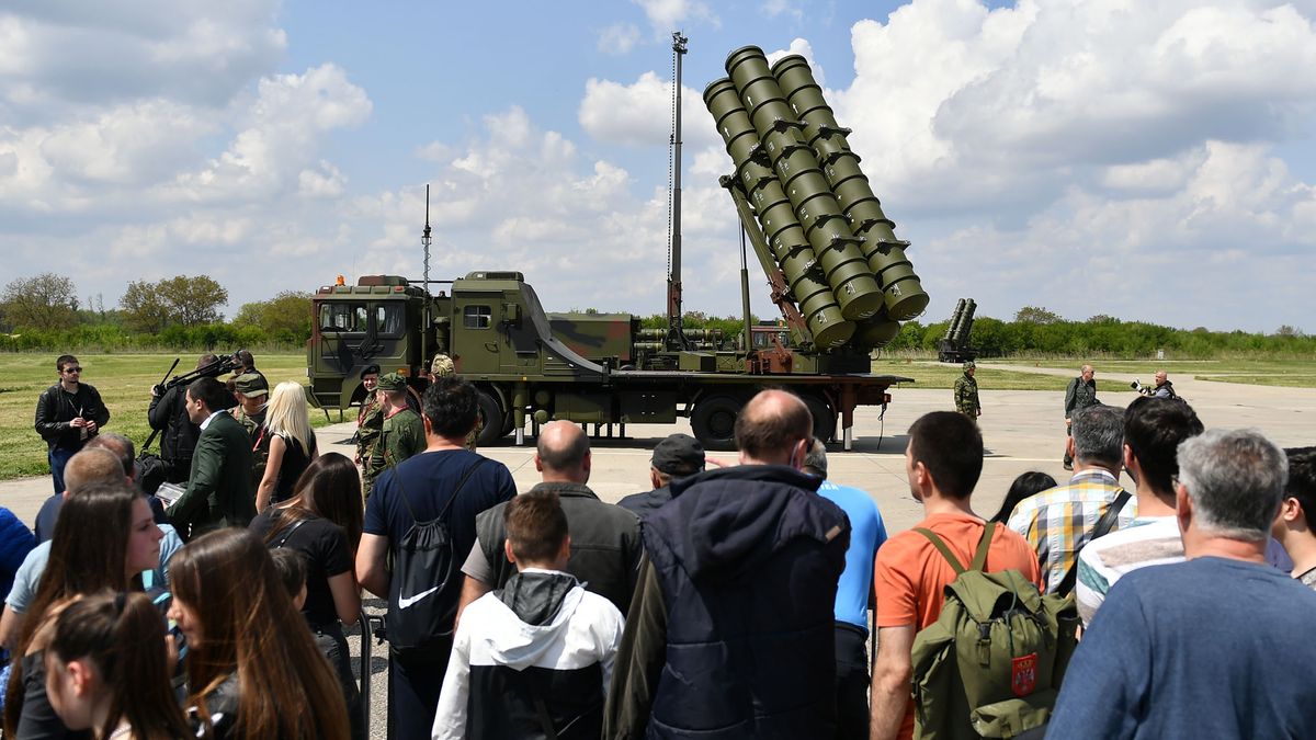 Zaprezentowano system rakiet przetransportowany z Chin