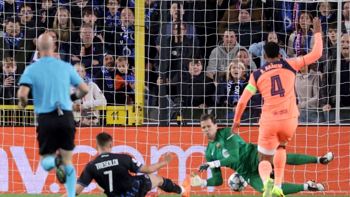 PAP / OLIVIER MATTHYS / Nicolo Tresoldi pokonuje Wojciecha Szczęsnego