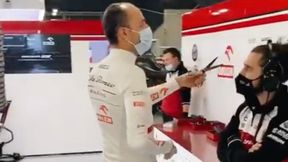 Mechanik Alfy Romeo zrobił duże oczy. Robert Kubica szalał z nożyczkami w garażu [WIDEO]