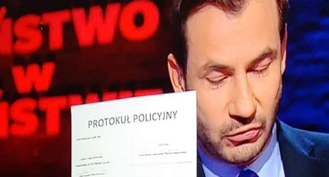 „Państwo w państwie” o „protokule”: to rekwizyt nieprzygotowany przez dziennikarza, policji gratulujemy dobrego samopoczucia