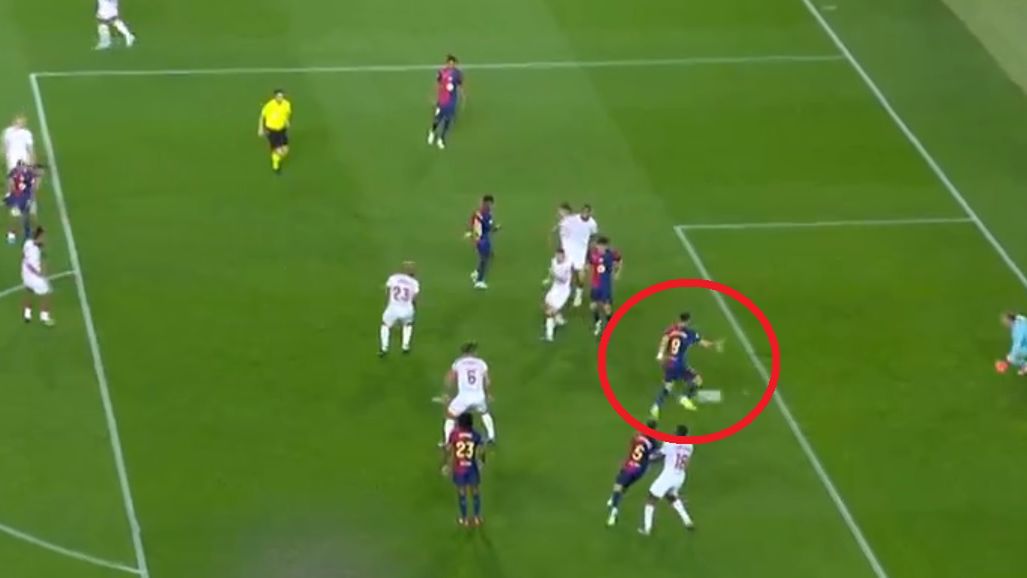 Twitter / Screen / Eleven Sports / Na zdjęciu: Robert Lewandowski nie miał litości dla defensywy Sevilli