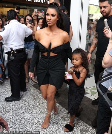 Kim Kardashian - Festiwal Beautycon 2018  kreacja: Dolce & Gabbana