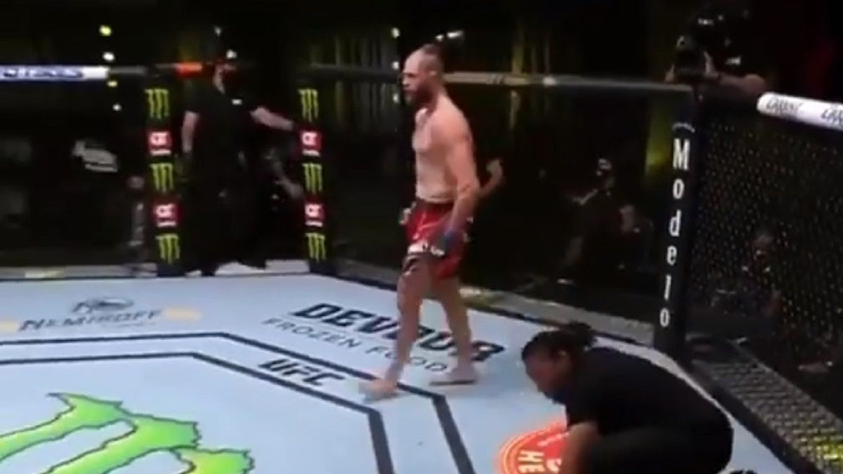 Zdjęcie okładkowe artykułu: Twitter /  / Jiri Prochazka brutalnie znokautował Dominicka Reyesa na UFC Vegas 25