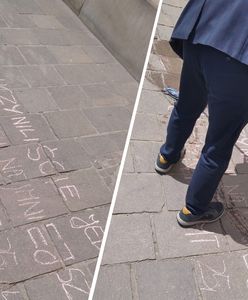 Po decyzji KEP przed krakowską kurią pojawił się cytat. Szybko zniknął