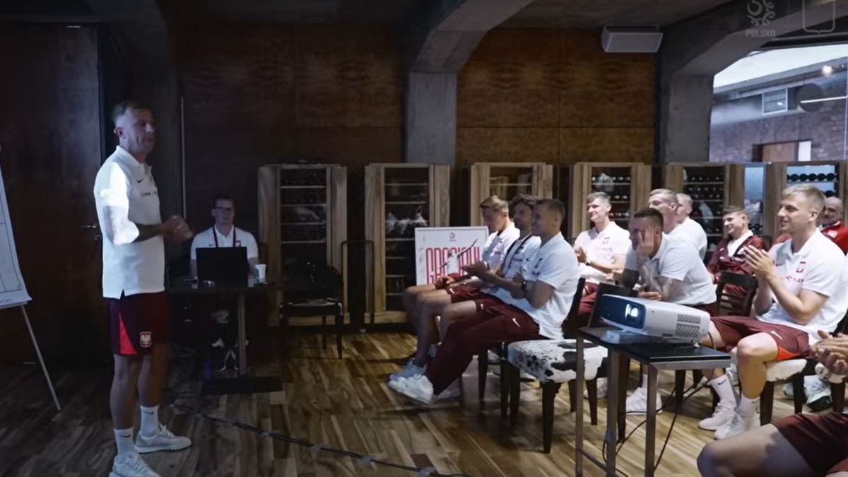 YouTube / Łączy nas piłka / Kamil Grosicki na przedmeczowej odprawie