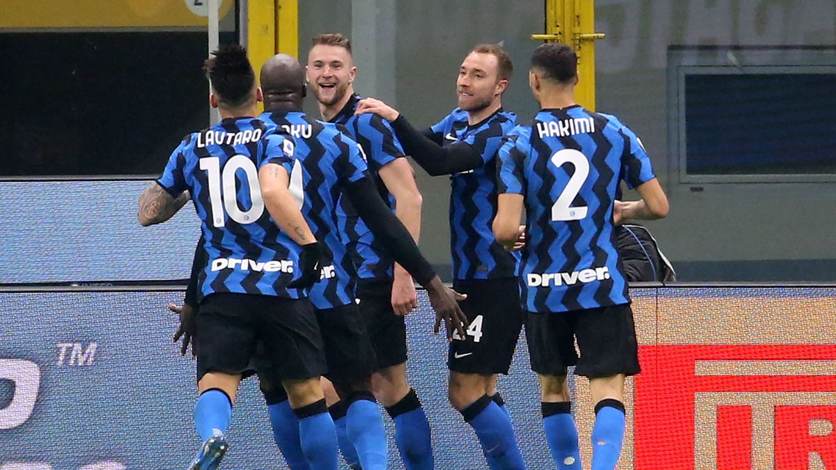 PAP/EPA / MATTEO BAZZI / Na zdjęciu: piłkarze Interu Mediolan