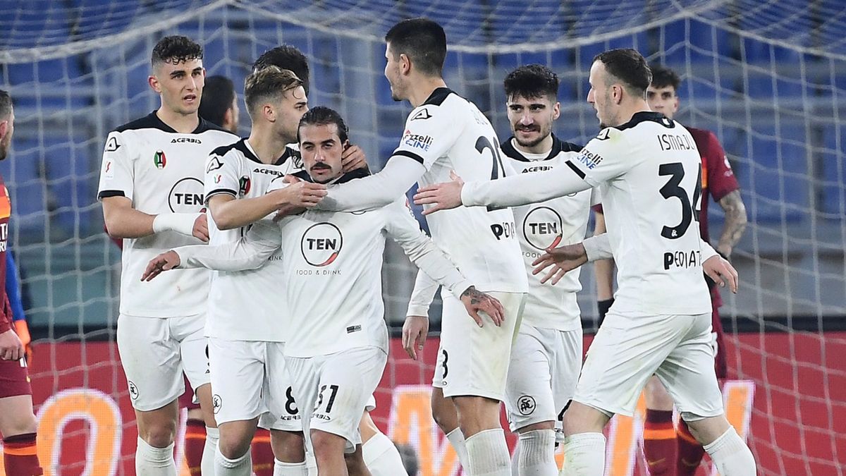 PAP/EPA / ETTORE FERRARI / Na zdjęciu: piłkarze Spezia Calcio