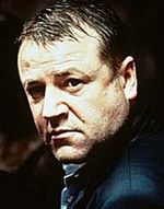 Poszukiwacz skarbów Ray Winstone
