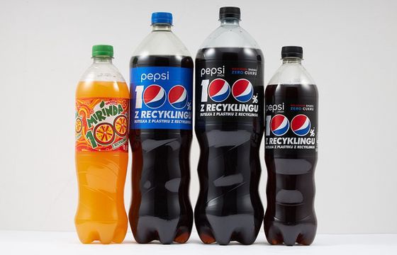 Pepsi w butelkach w 100% z recyklingu