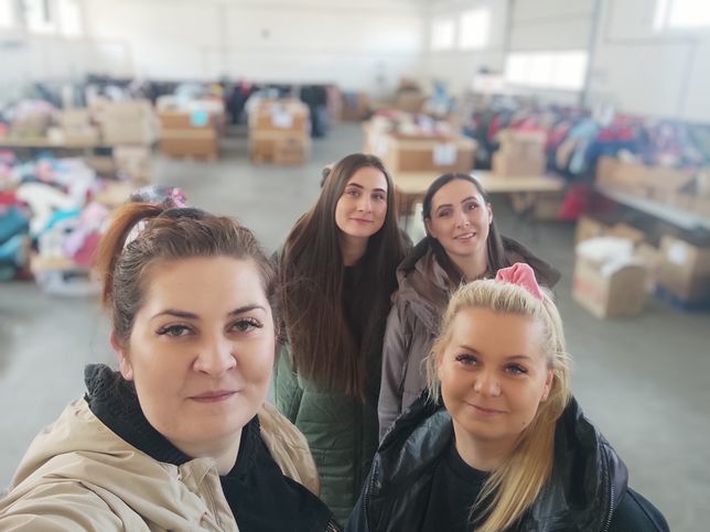 Od lewej: Milena, Weronika, Karolina i Natalia - to właśnie dzięki nim, w Karczewie szybko zorganizowano pomoc