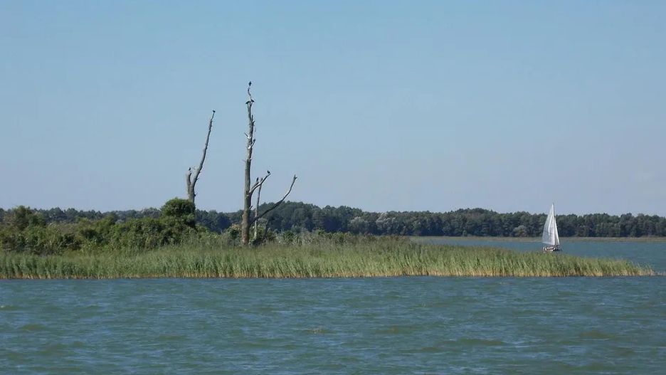 Wysoki Ostrów,  jezioro Dobskie 