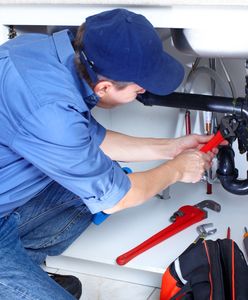 Udaje hydraulika i "kontroluje" mieszkańców. Urząd ostrzega