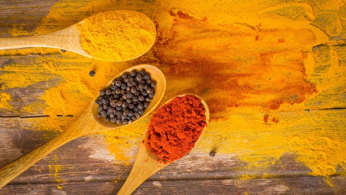 Kurkumę najlepiej stosować wraz z czarnym pieprzem