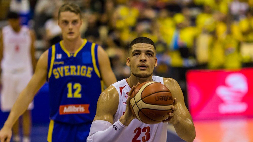 Materiały prasowe / FIBA Basketball / Na zdjęciu: Gabriel Lundberg i Ludde Hakanson