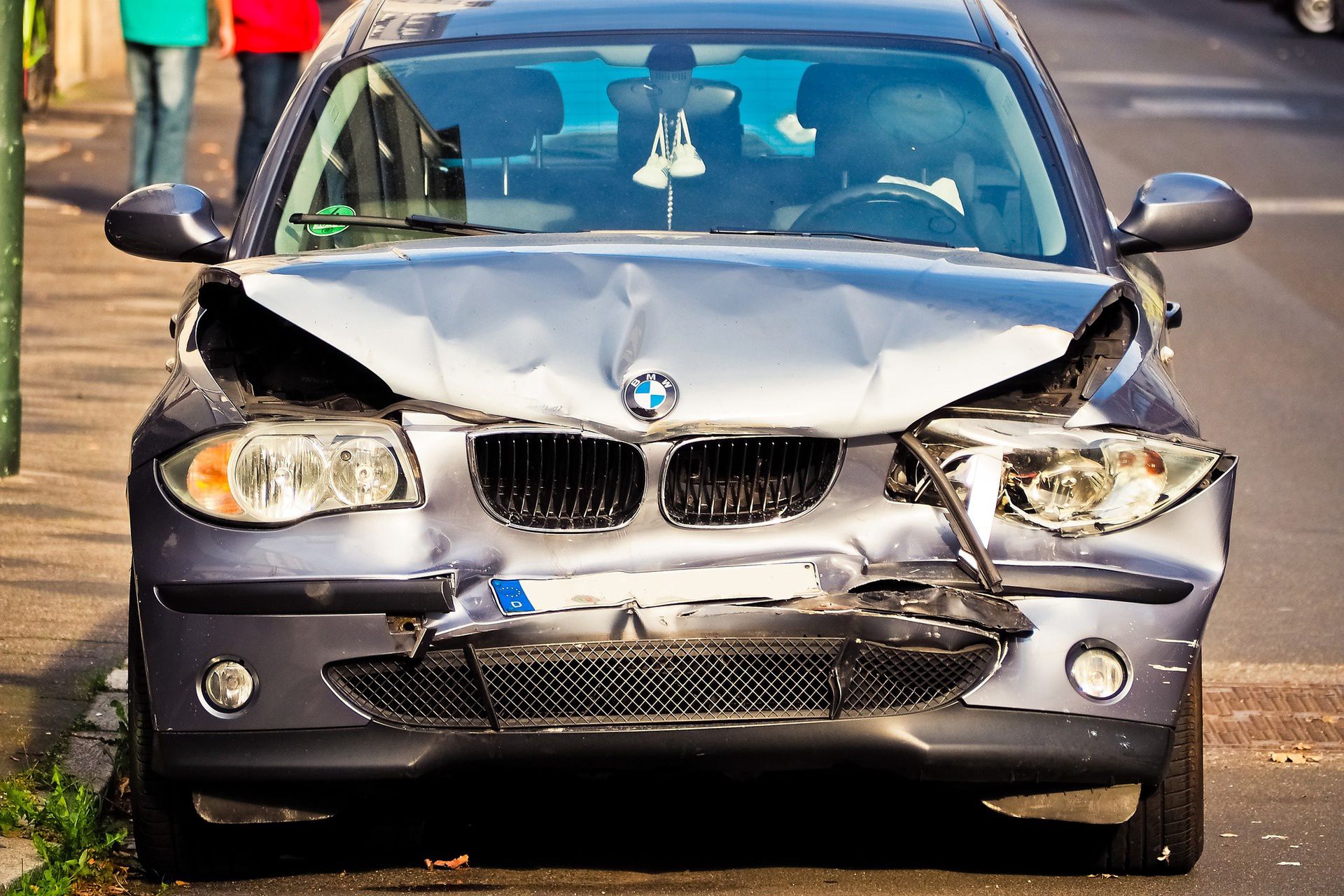 samochód bmw stłuczka wypadek wrak