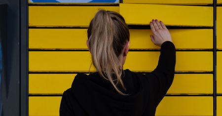 Internet górą. Polacy oszczędzają, ale to głównie problem stacjonarnych sklepów