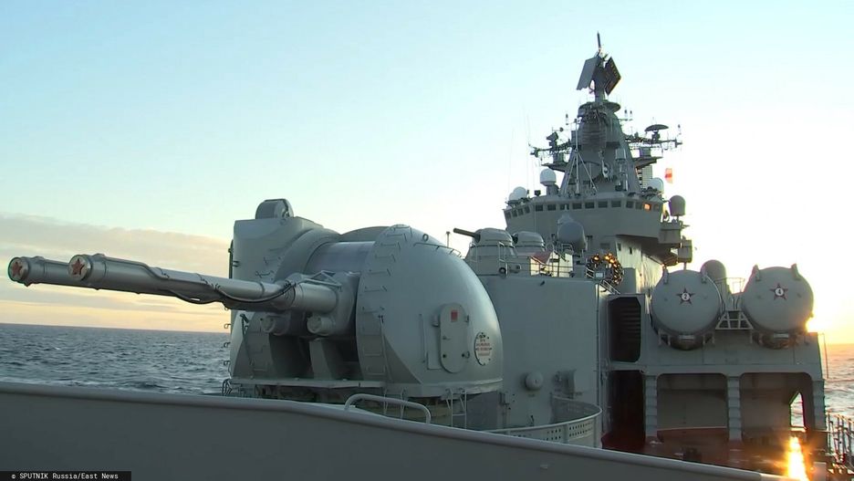 ?wiczenia rosyjskiej marynarki wojennej na Morzu Barentsa6748665 26.01.2022 In this handout video grab released by the Russian Defence Ministry, the Marshal Ustinov guided-missile cruiser joins a naval exercise held by the Russian Northern Fleet in the Barents Sea, in Severomorsk, Russia. Editorial use only, no archive, no commercial use. Russian Defence Ministry
