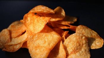 Co wieczór masz ochotę na chipsy i paluszki? Możliwe, że brakuje Ci ważnego składnika w diecie