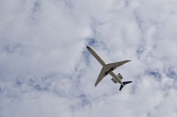 USA: Samolot wpadł w turbulencje i musiał lądować. 25 osób w szpitalu