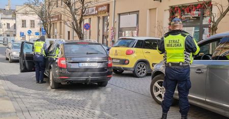 Wyższe stawki za usuwanie pojazdów z dróg w Lublinie. Drożej też zapłacimy za parking