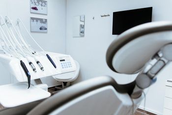 Dentysta skazany. Wyłudził ponad milion złotych z NFZ