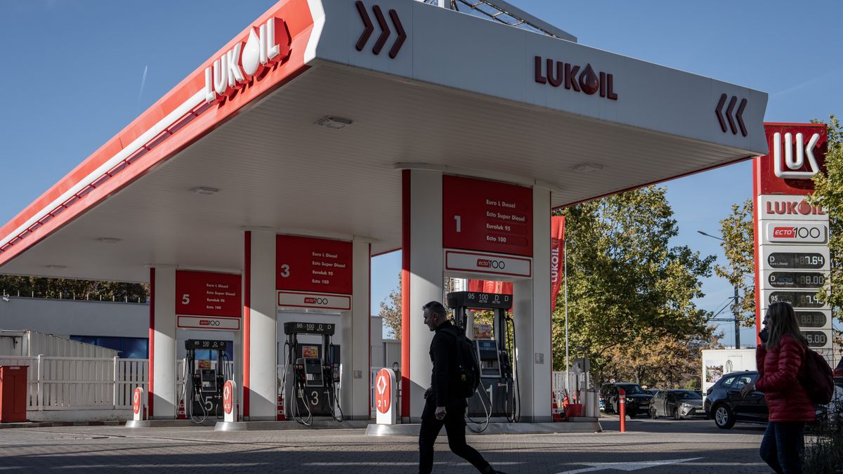 Na zdjęciu stacja Łukoil w Bukareszcie