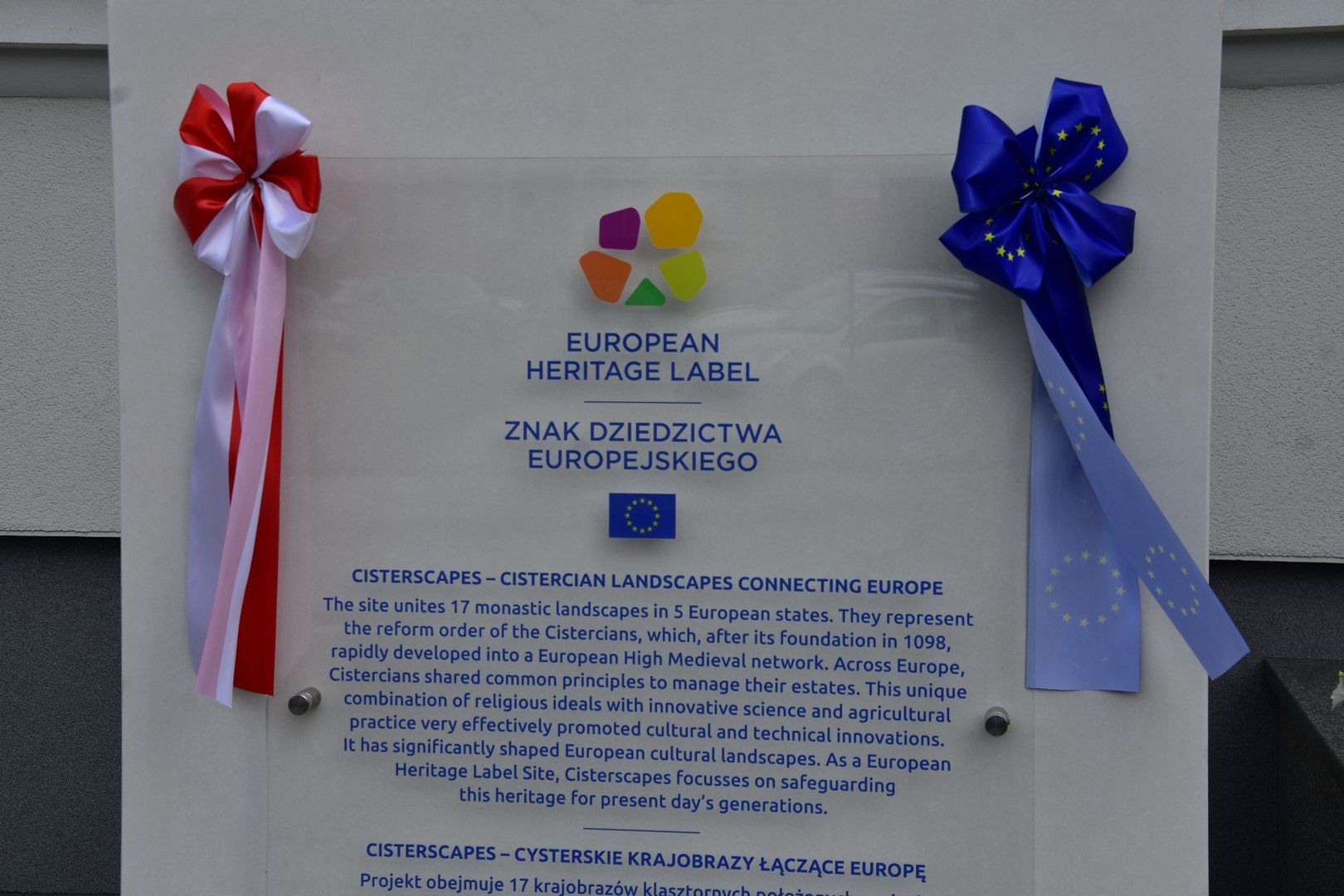 Tablica przy urzędzie gminy Wągrowiec