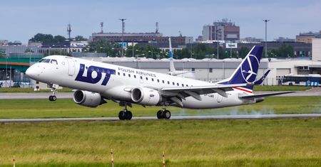 LOT rekrutuje stewardessy. Związkowcy: niech najpierw zatrudni te, które odeszły w ramach zwolnień grupowych