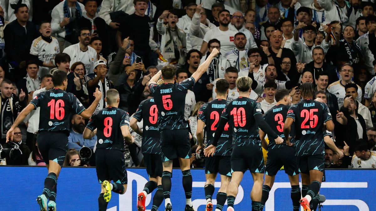 PAP/EPA / Ballesteros / Na zdjęciu: radość piłkarzy Manchesteru City