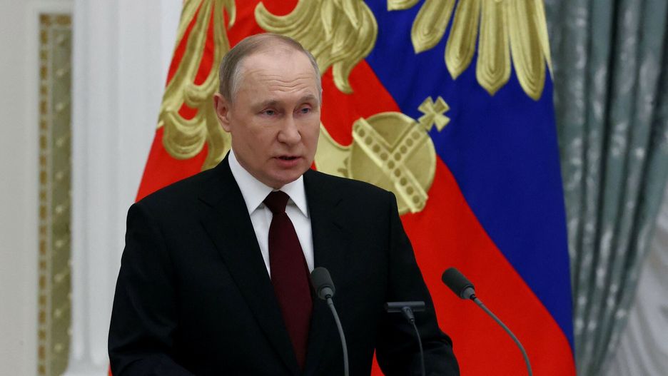 arch49Russian President Vladimir Putin speaks during a ceremony to present the highest state decorations at the Kremlin in Moscow on February 2, 2022. (Photo by Sergei KARPUKHIN / POOL / AFP)SERGEI KARPUKHIN