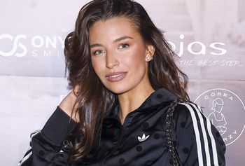 Wieniawa w modnej spódnicy na wiosnę. Ale patrzcie też na kurtkę