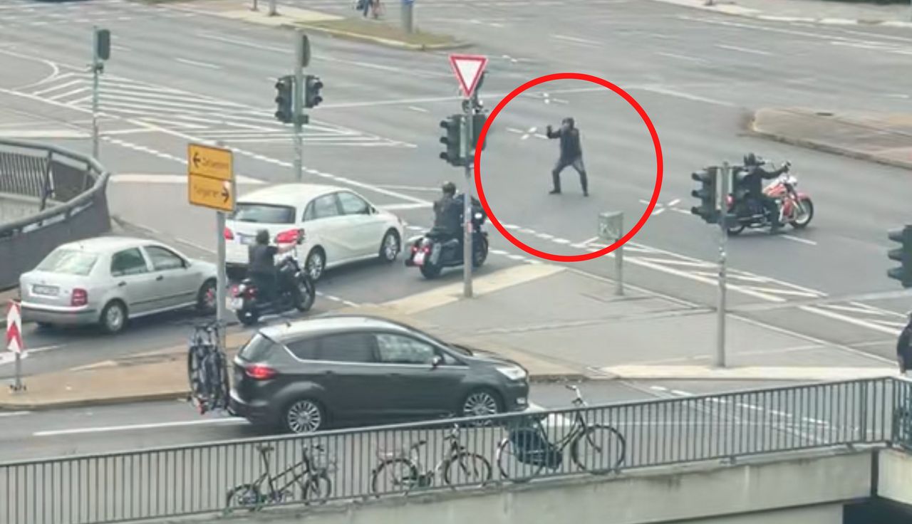 Sceny w Berlinie. Aż zeskakiwali z motocykli. Polak pokazał nagranie
