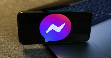 Facebook Messenger celowo rozładowuje telefony - twierdzi były pracownik
