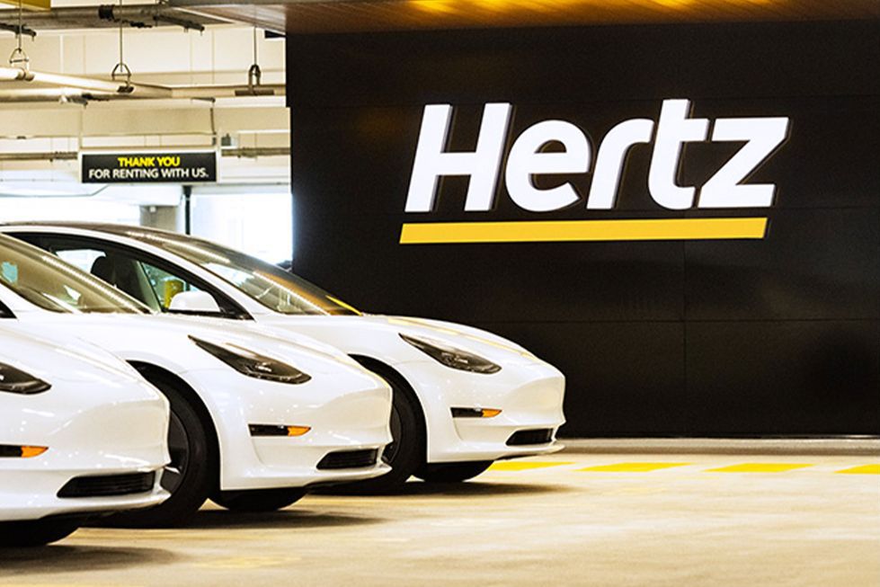 Hertz zamówił 100 tys. tesli, choć przed chwilą był prawie bankrutem. Giełda oszalała