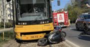 Warszawa: Motocyklista wjechał pod tramwaj na Alei Waszyngtona