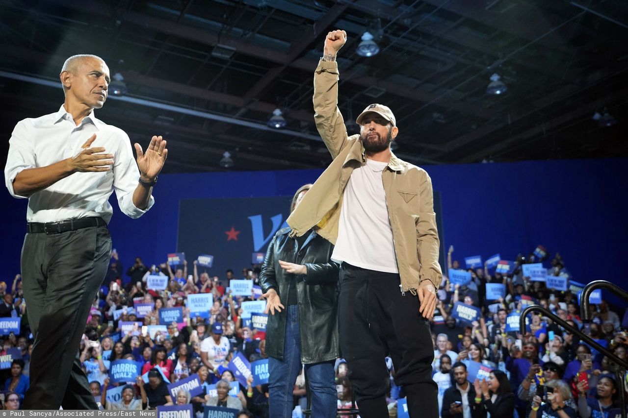 Eminem on stage with Barack Obama