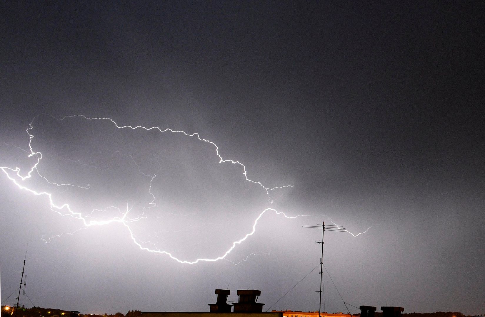 Gdzie jest burza? IMGW wydaje ostrzeżenie - sprawdź radar ...