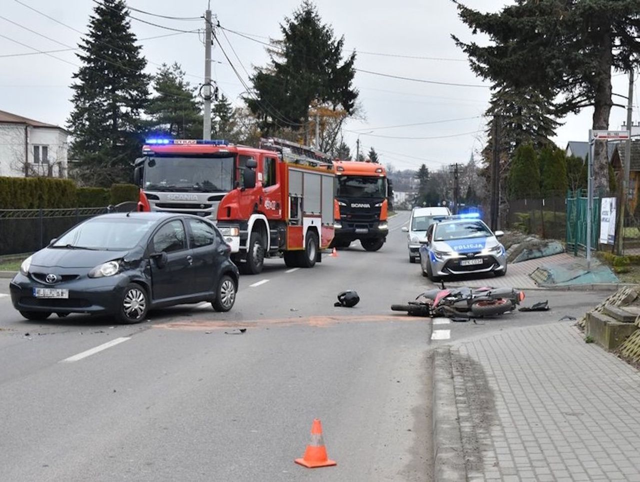 Łańcut: Jedna osoba ranna w porannym zderzeniu motocykla z toyotą