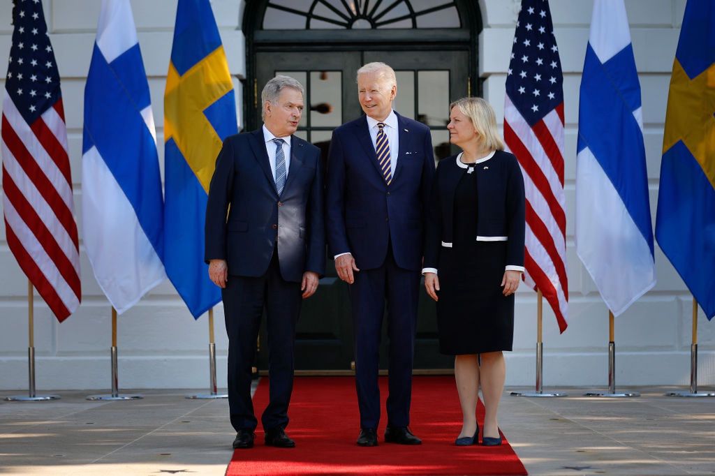 Joe Biden z prezydentem Finlandii i premierką Szwecji 