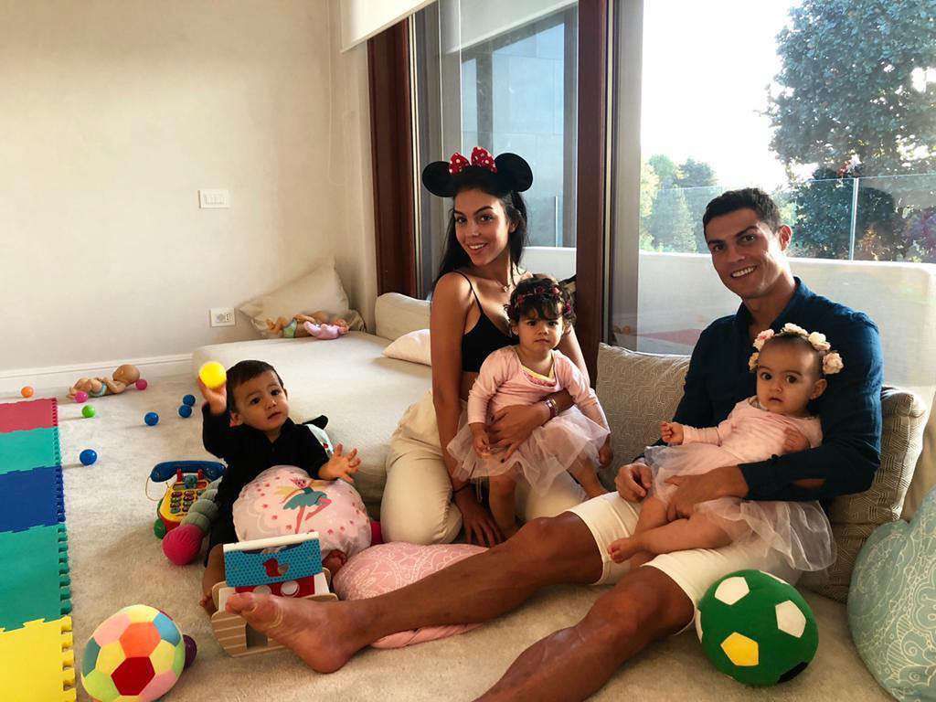 Cristiano Ronaldo pokazał swoje dzieci i ukochaną partnerkę