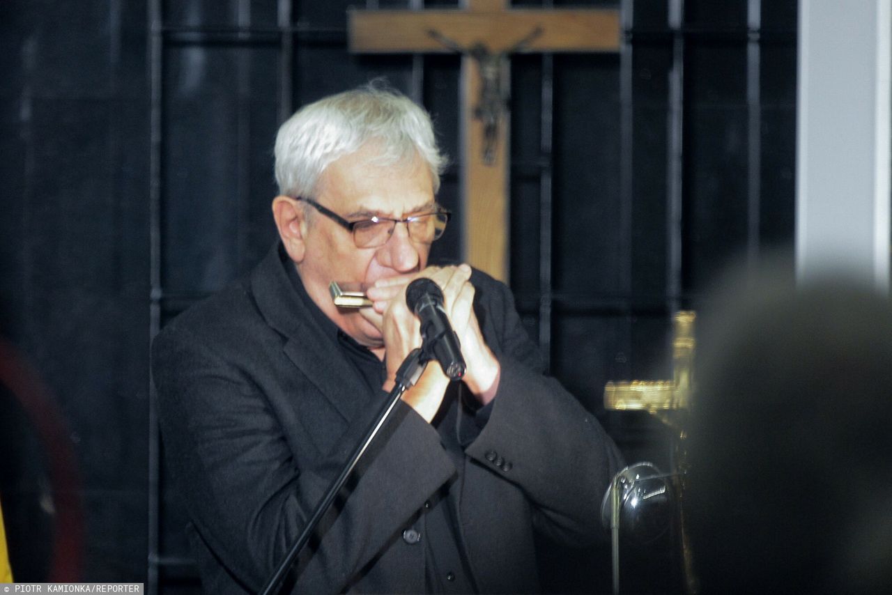 Wyciągnął harmonijkę na pogrzebie. Wzruszająca scena